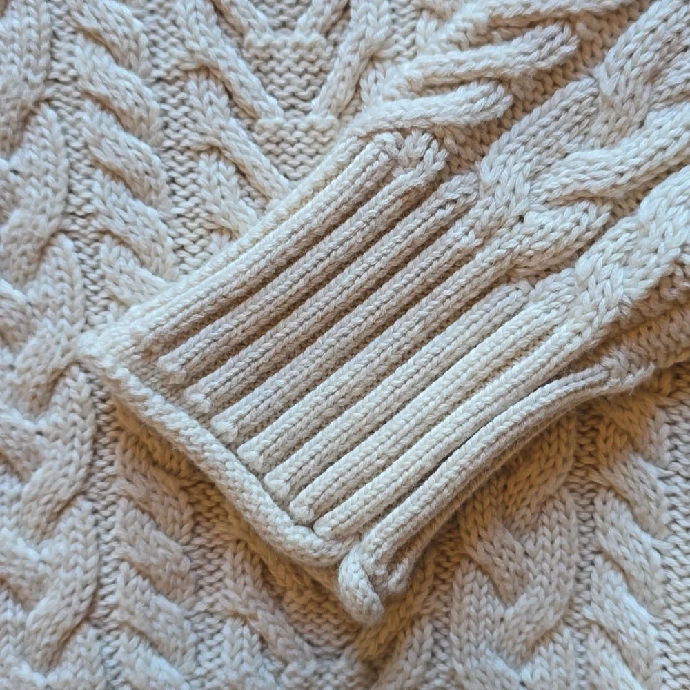 Evereve Alexis Strong Shoulder Cable Pullover Sweater, Cream, EUC, Women's XS - Picture 10 of 14